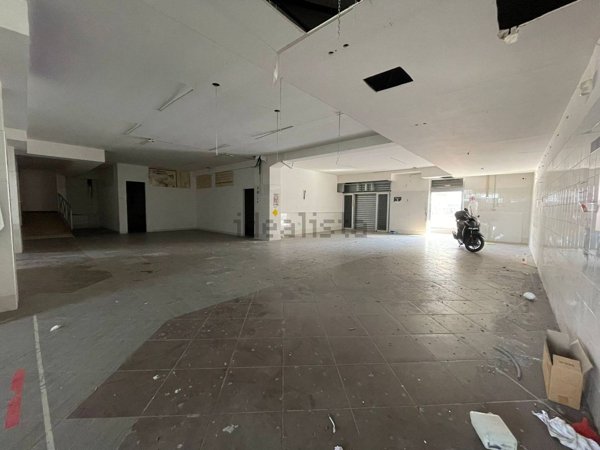 locale commerciale in affitto a Maddaloni