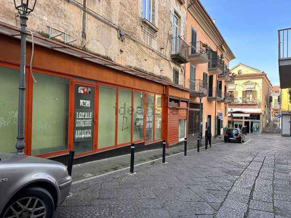 locale commerciale in affitto a Maddaloni