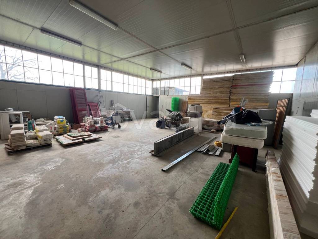 locale commerciale in affitto a Maddaloni in zona Pioppolungo