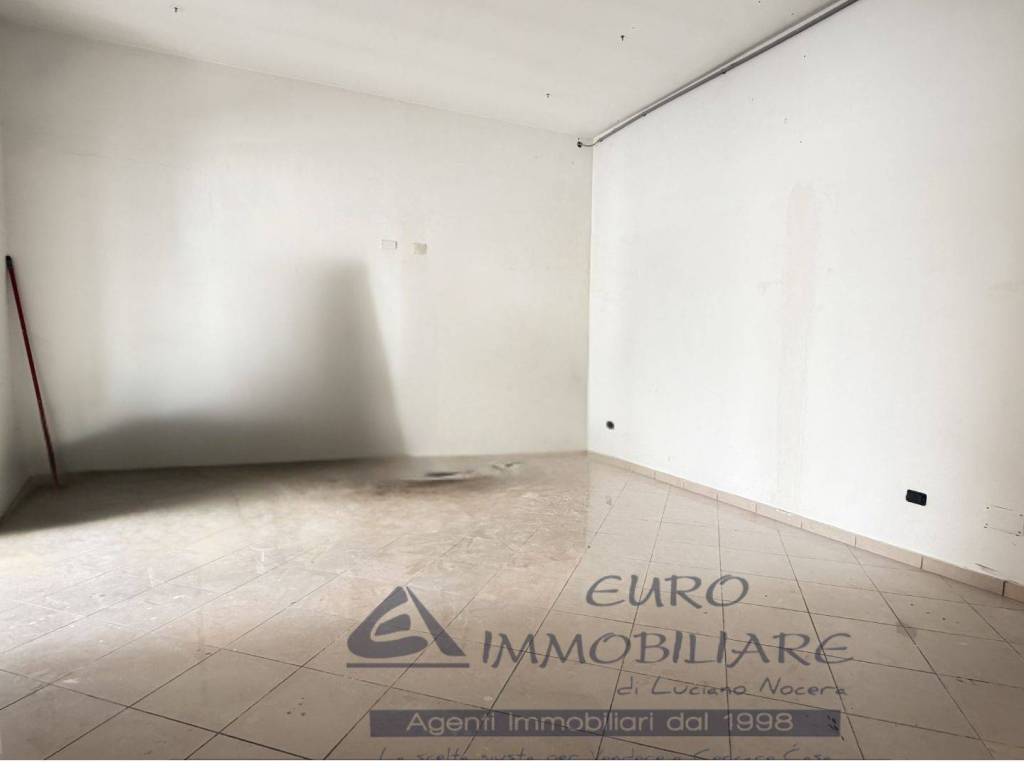 negozio in affitto a Maddaloni