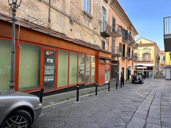 negozio in affitto a Maddaloni