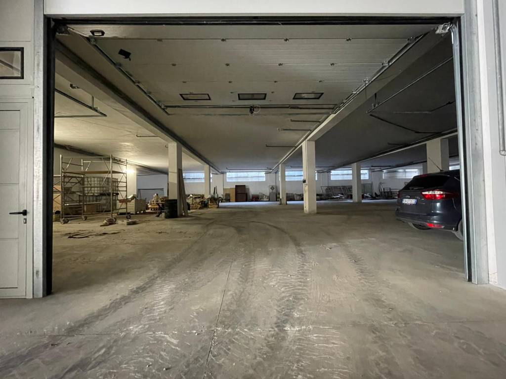 locale commerciale in affitto a Maddaloni