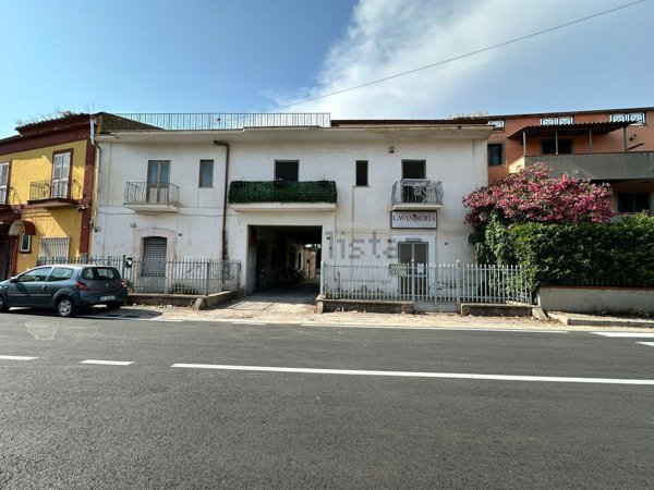 locale commerciale in affitto a Maddaloni