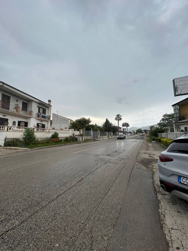 locale commerciale in affitto a Maddaloni