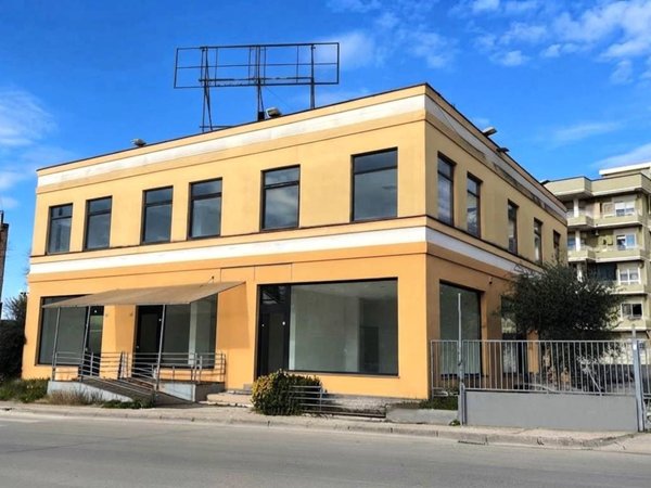 negozio in affitto a Maddaloni