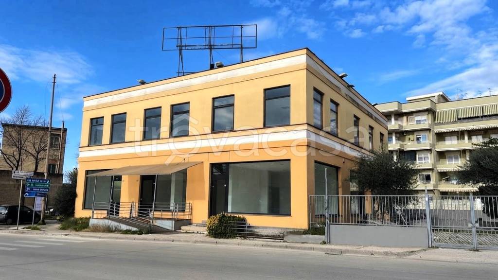 negozio in affitto a Maddaloni