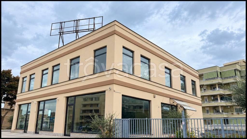 locale commerciale in affitto a Maddaloni