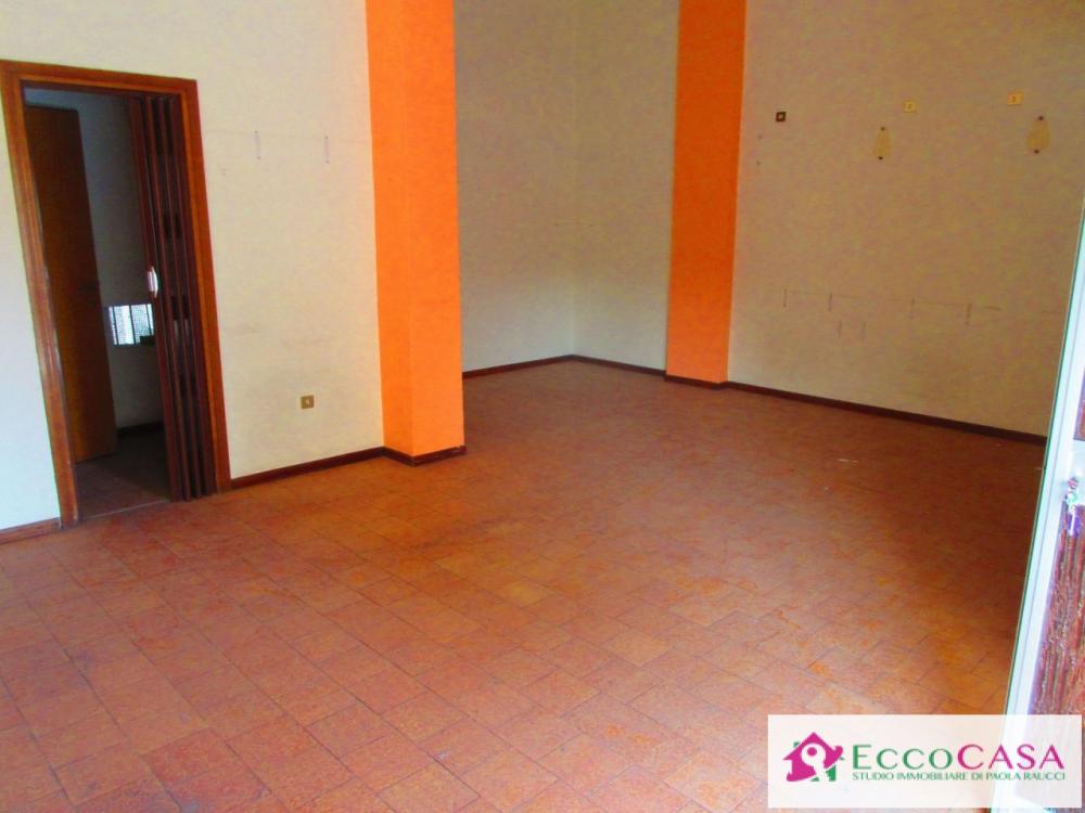 locale commerciale in affitto a Maddaloni