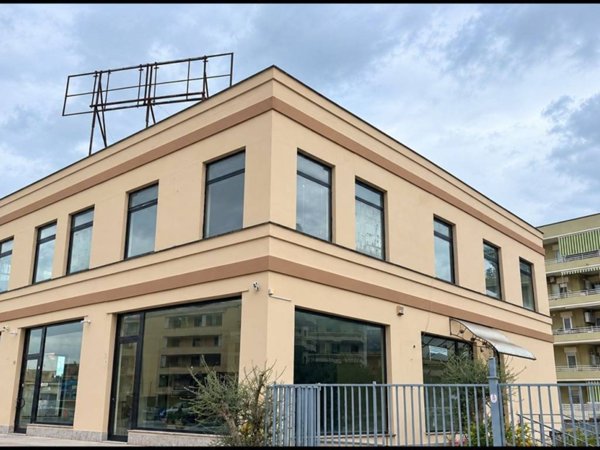 locale commerciale in affitto a Maddaloni