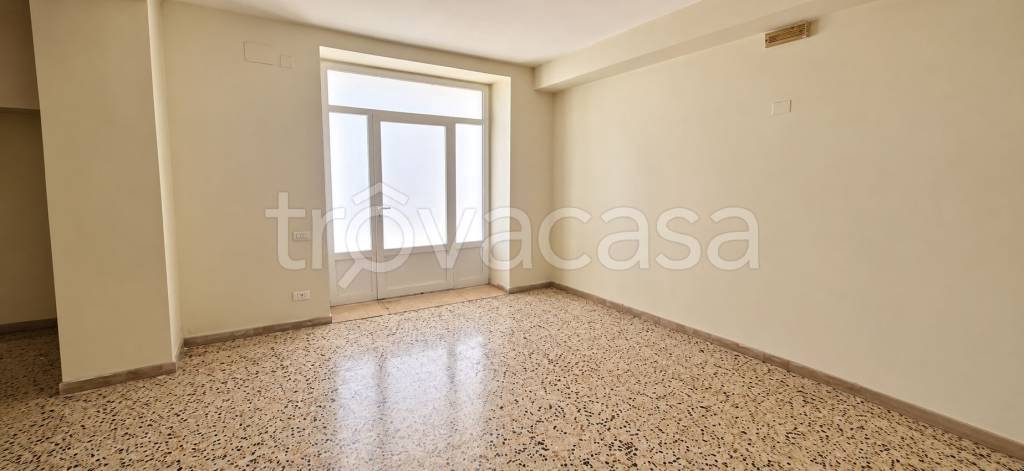 locale commerciale in affitto a Maddaloni