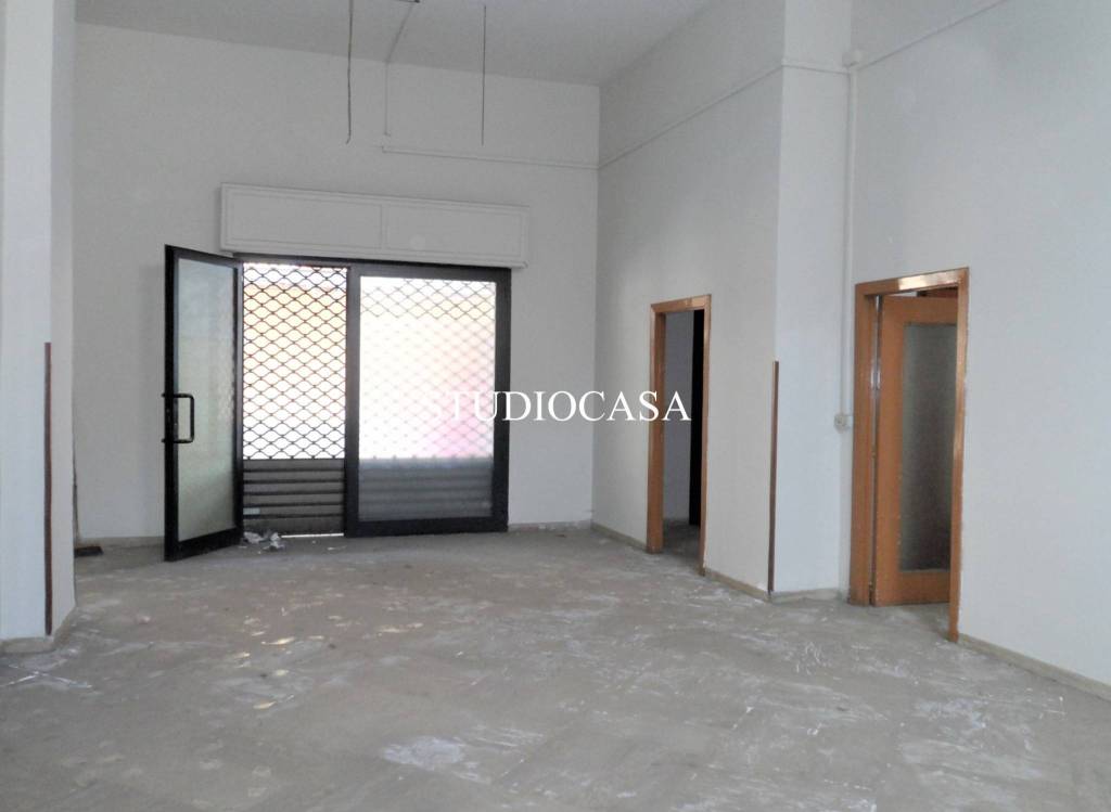 negozio in affitto a Marcianise