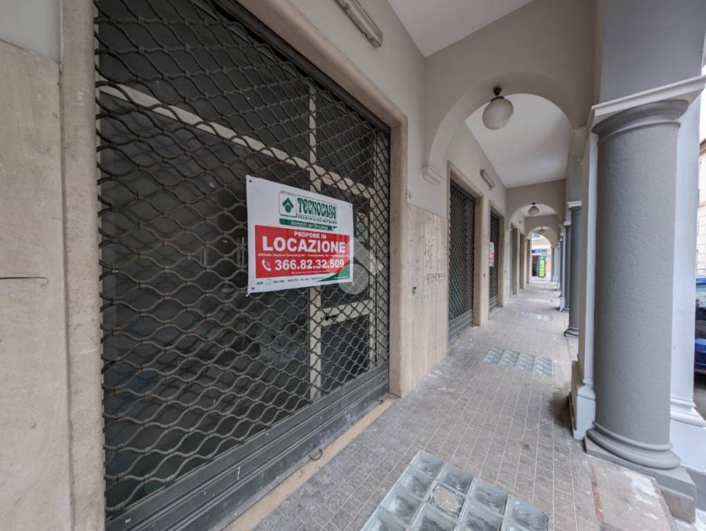 negozio in affitto a Marcianise