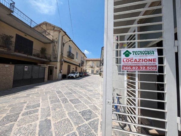 negozio in affitto a Marcianise