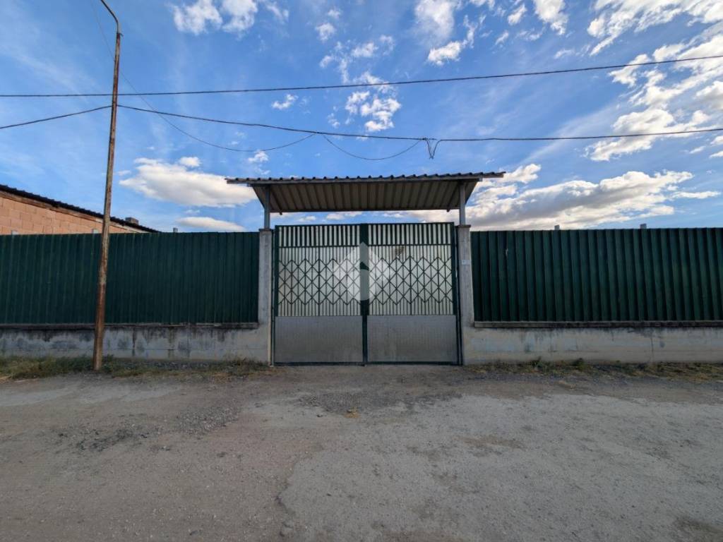 locale commerciale in affitto a Marcianise