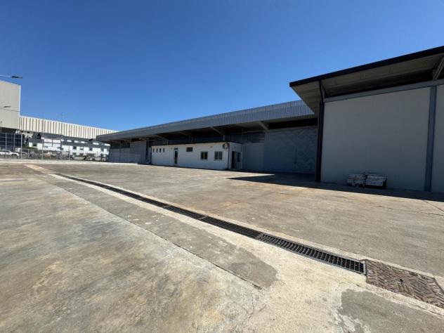 locale commerciale in affitto a Marcianise