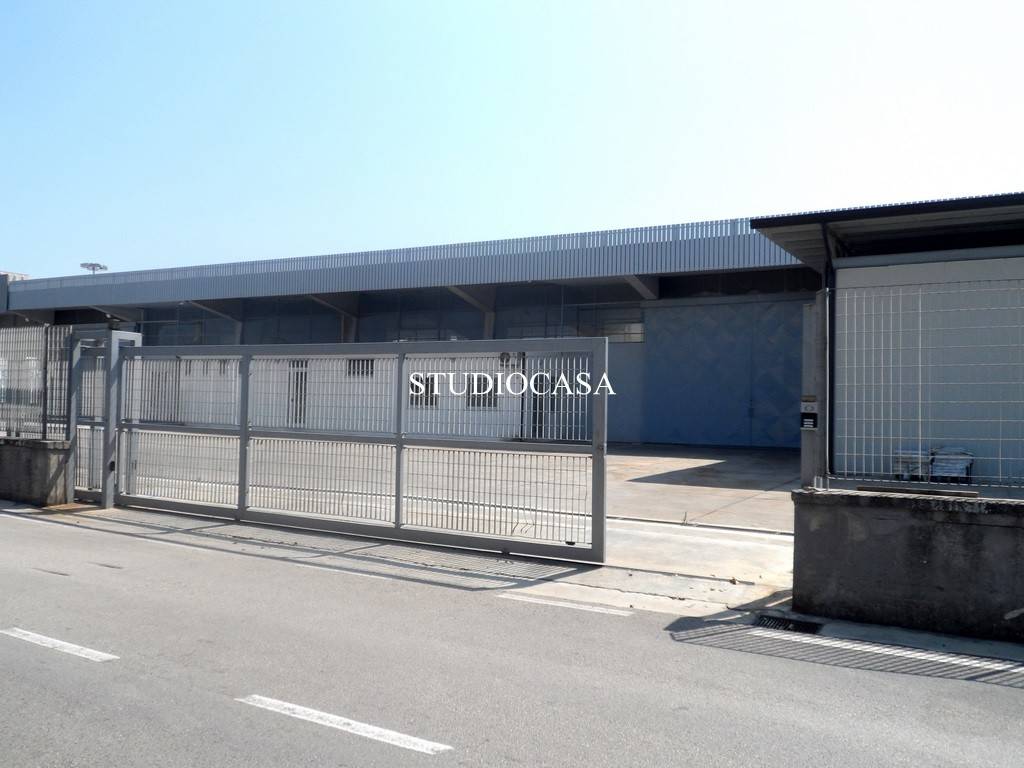locale commerciale in affitto a Marcianise