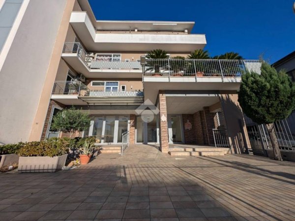 negozio in affitto a Marcianise