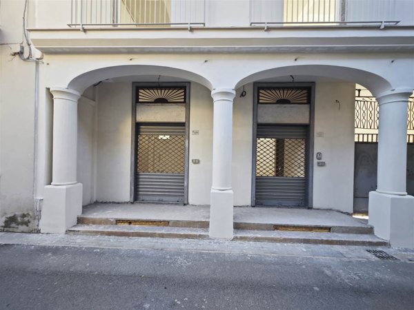 locale commerciale in affitto a Marcianise