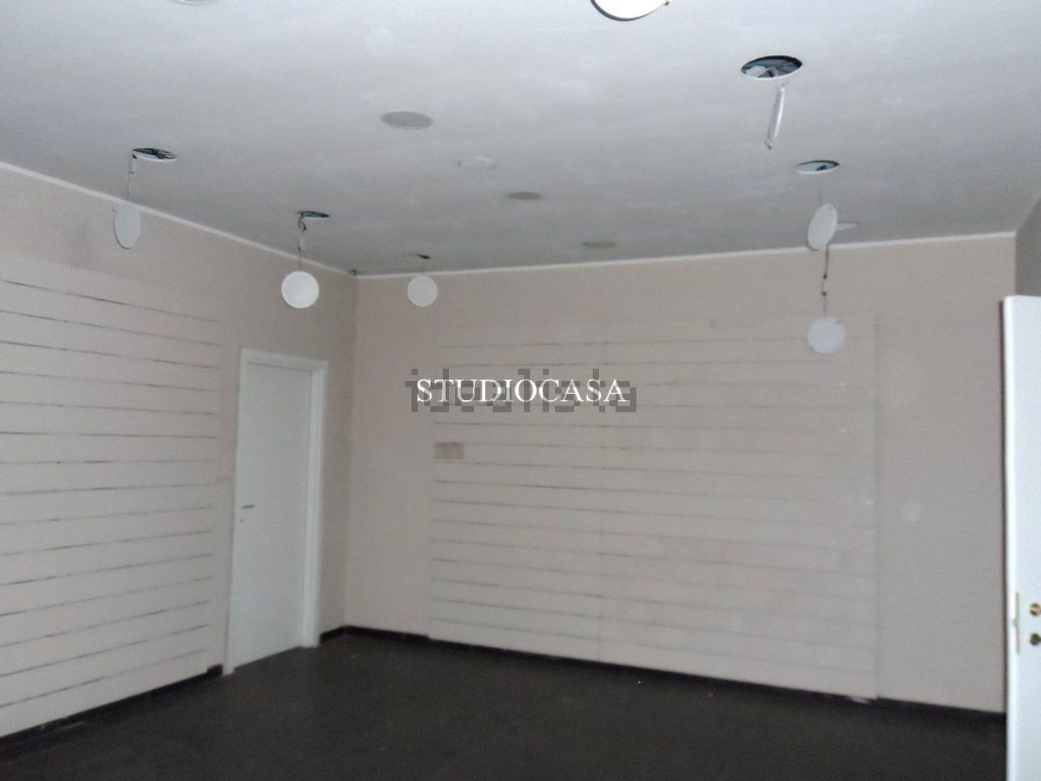 locale commerciale in affitto a Marcianise