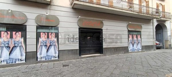 locale commerciale in affitto a Marcianise