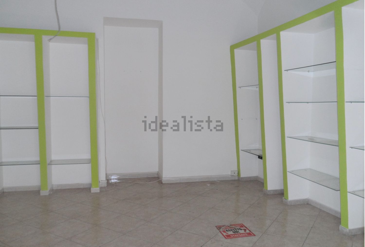 locale commerciale in affitto a Marcianise