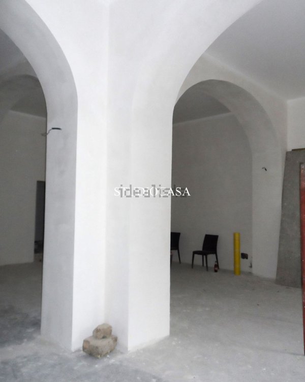 locale commerciale in affitto a Marcianise