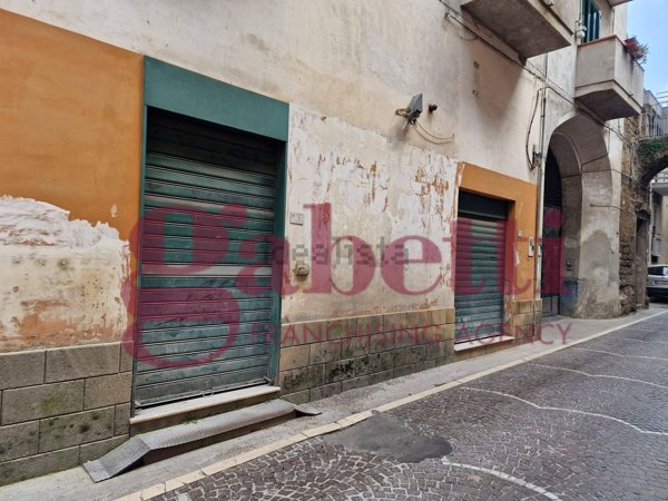 locale commerciale in affitto a Marcianise
