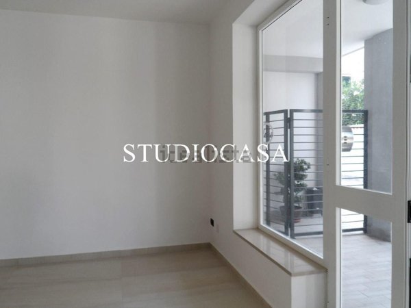 locale commerciale in affitto a Marcianise