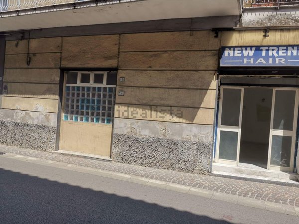 locale commerciale in affitto a Marcianise