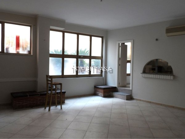 locale commerciale in affitto a Marcianise