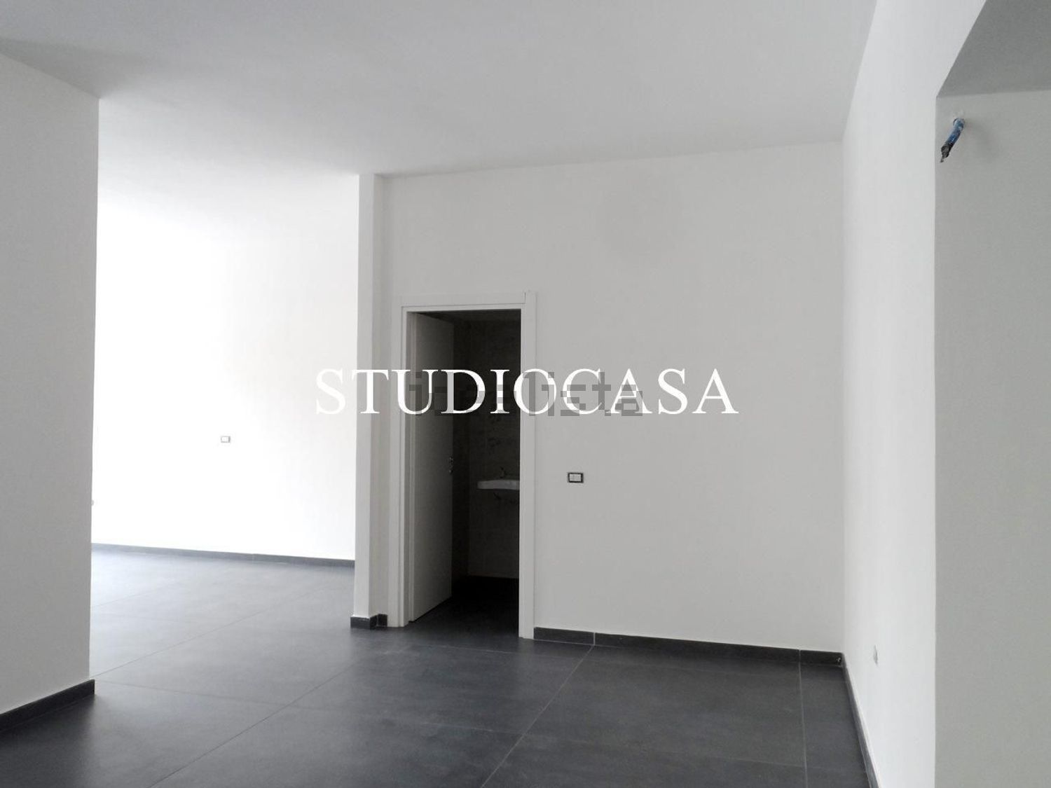 locale commerciale in affitto a Marcianise