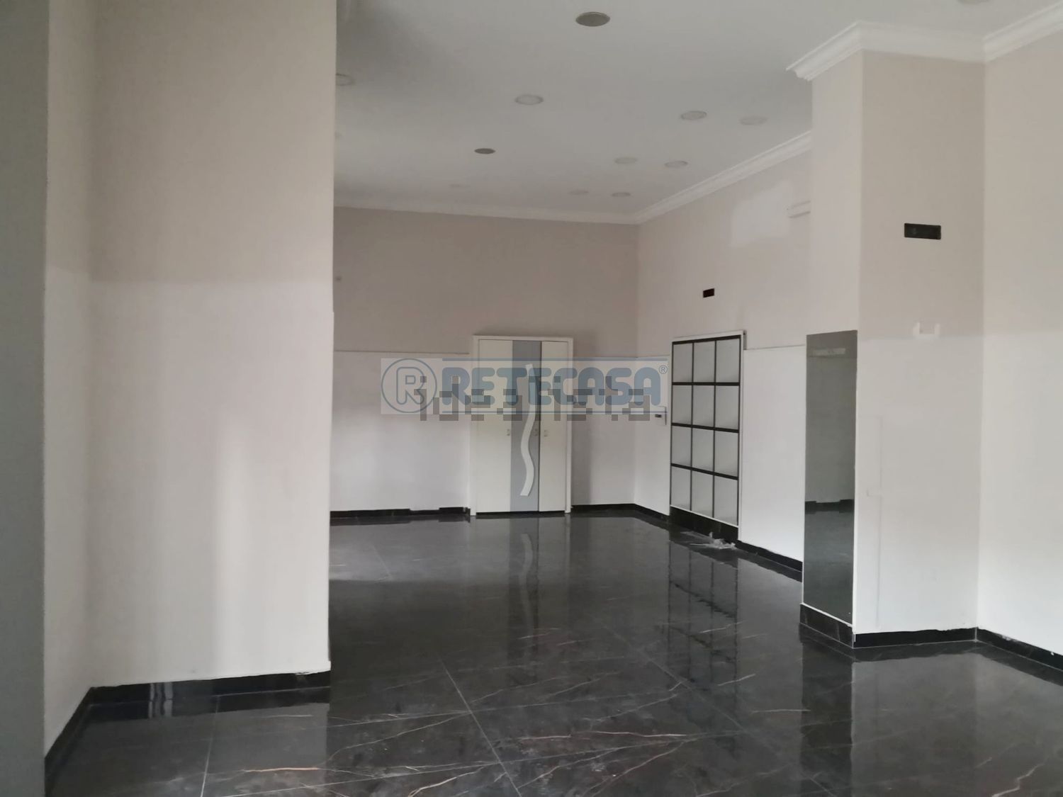 locale commerciale in affitto a Marcianise