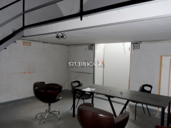 locale commerciale in affitto a Marcianise