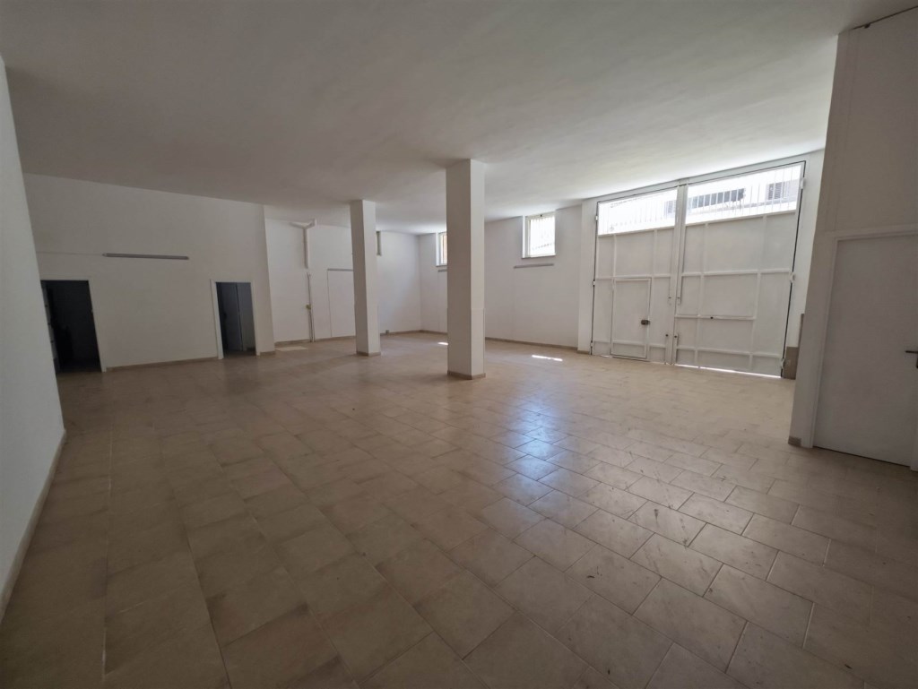 locale commerciale in affitto a Marcianise