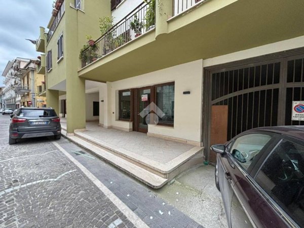 negozio in affitto a Marcianise