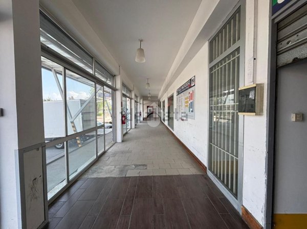 locale commerciale in affitto a Marcianise