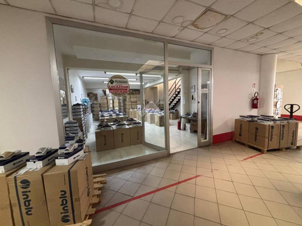 locale commerciale in affitto a Marcianise