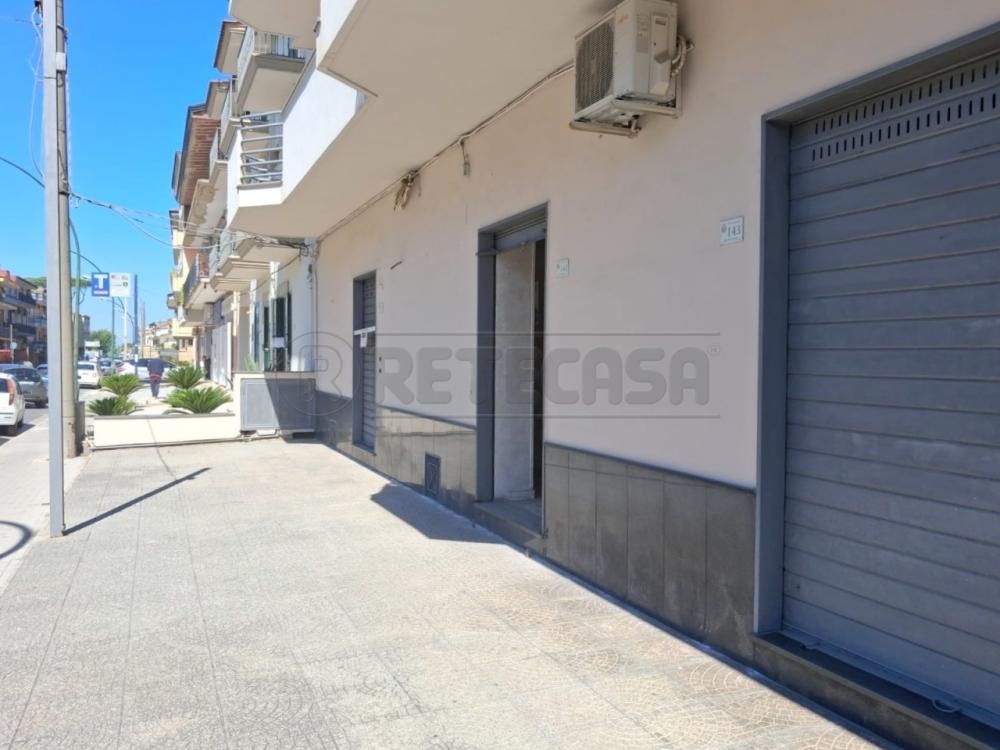 locale commerciale in affitto a Marcianise
