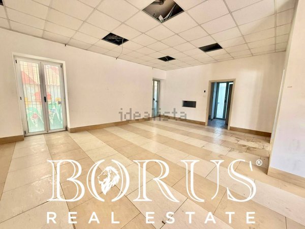 locale commerciale in affitto a Marcianise