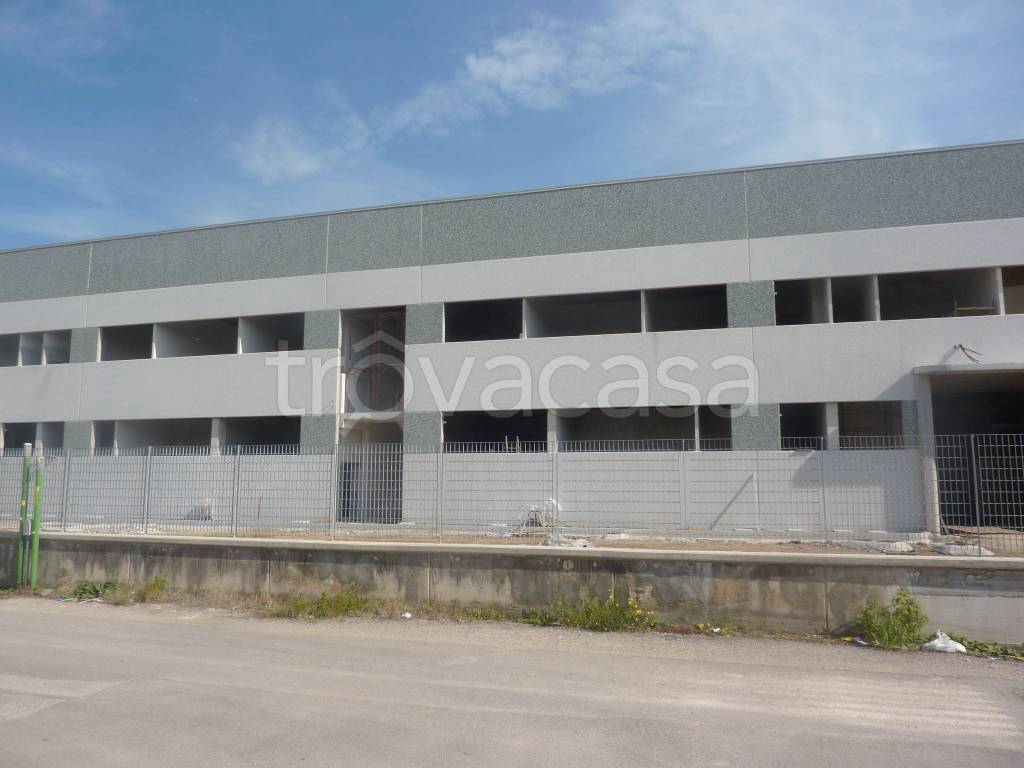 locale commerciale in affitto a Marcianise