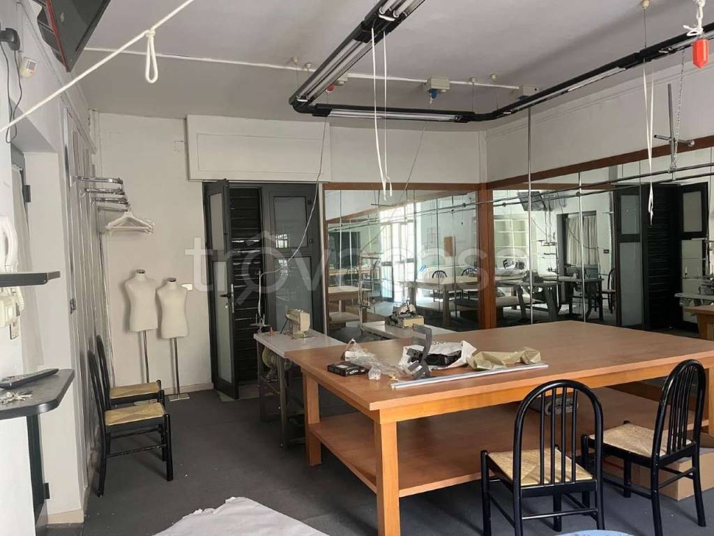 locale commerciale in affitto a Marcianise