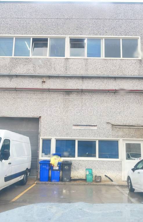 locale commerciale in affitto a Marcianise