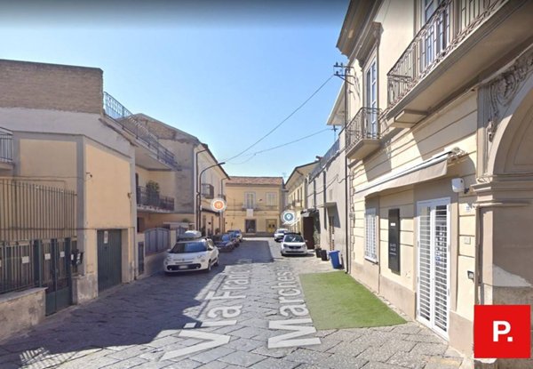 locale commerciale in affitto a Marcianise