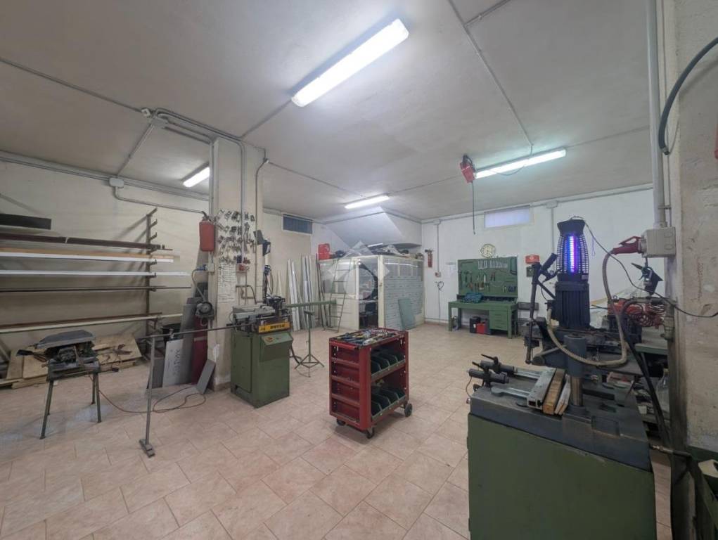 locale commerciale in affitto a Marcianise in zona Trentola