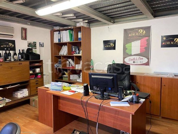 locale commerciale in affitto a Mondragone