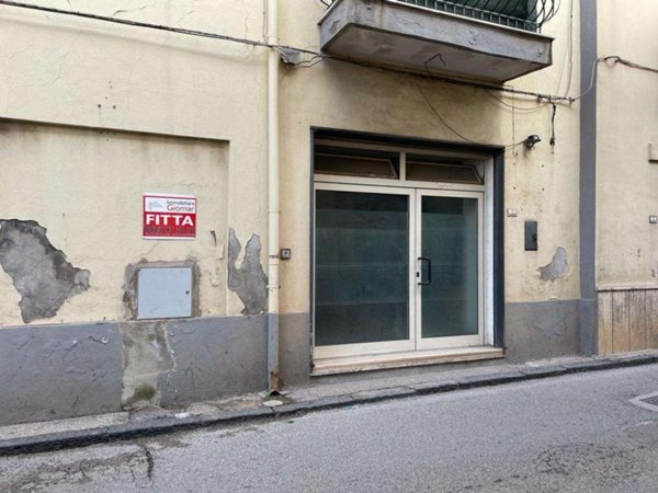 negozio in affitto a Mondragone