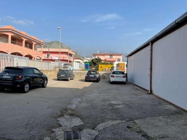 capannone in affitto a Mondragone