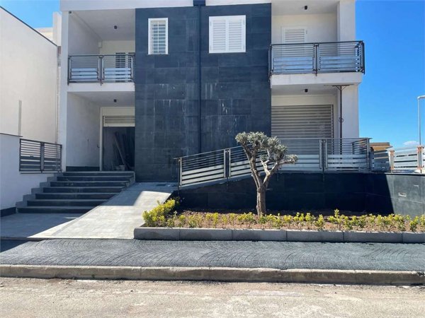 locale commerciale in affitto a Mondragone