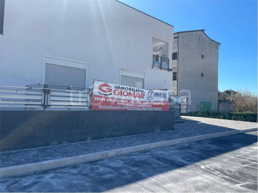 locale commerciale in affitto a Mondragone