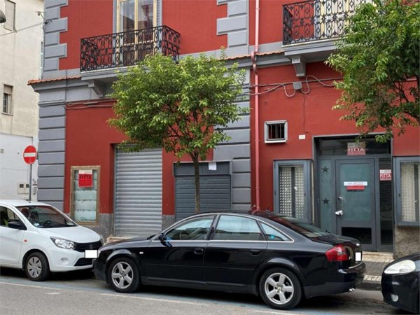 negozio in affitto a Mondragone